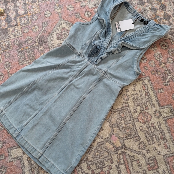 BNWT Light Blue Denim Mini Dress - Picture 3 of 9